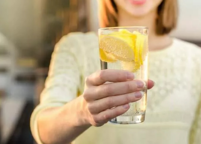  Limonlu Su İçmek Zayıflatır mı?